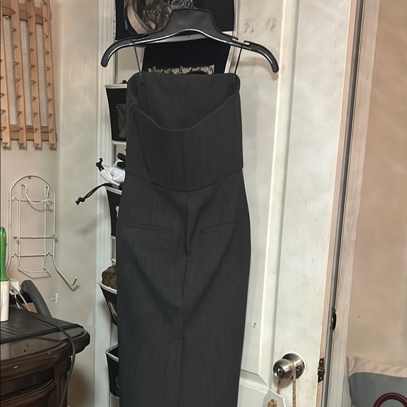 Elegant Black Strapless Dress - Picture 3 of 3